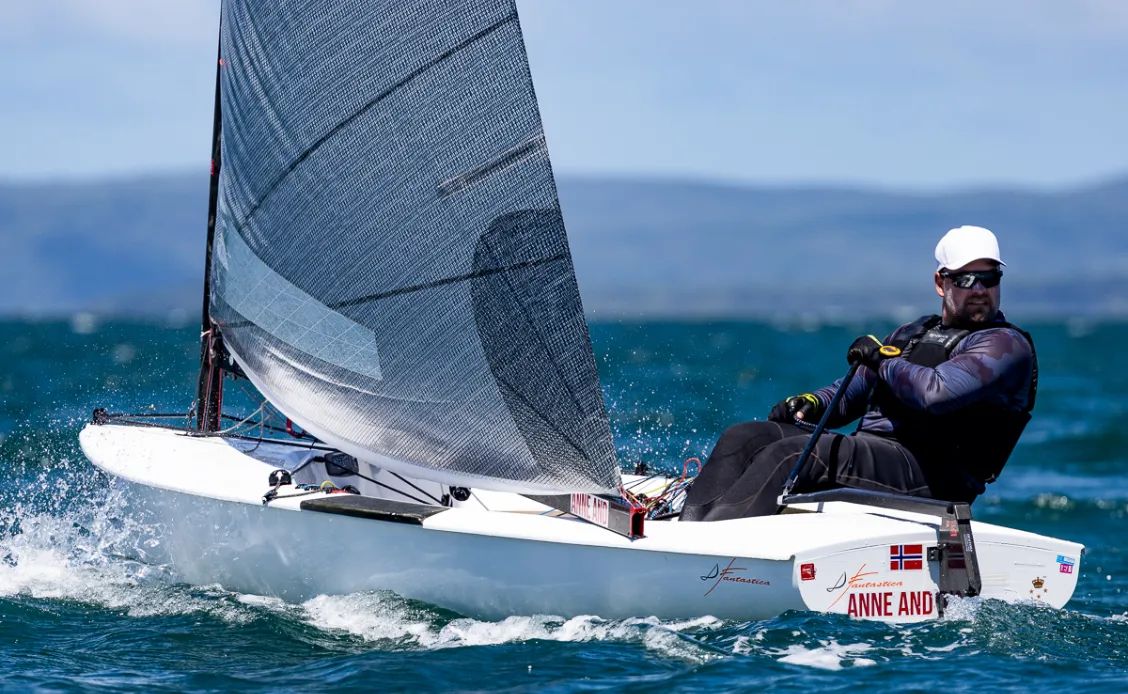 No looking back for overall leader as weather improves on Day 3 in Brisbane